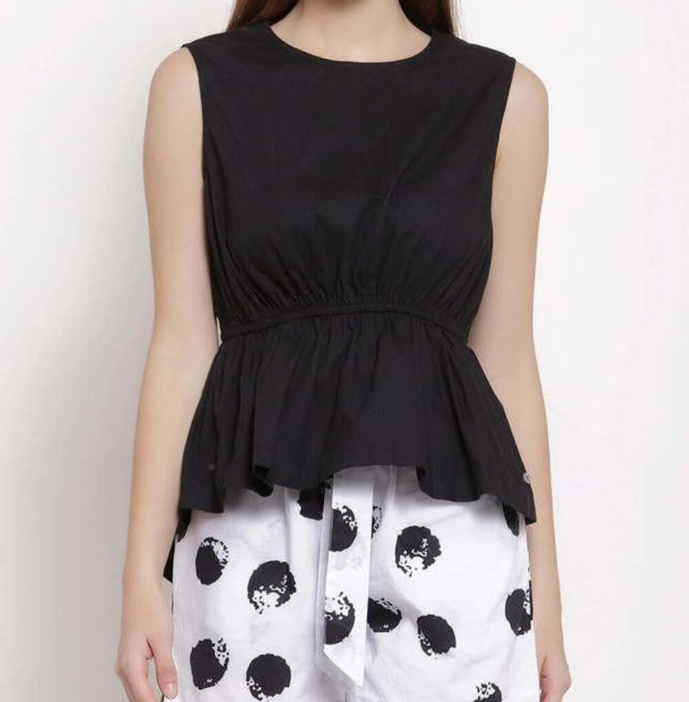 New ~ UNBRANDED - Adorable Hem Sleeveless Top Size L
